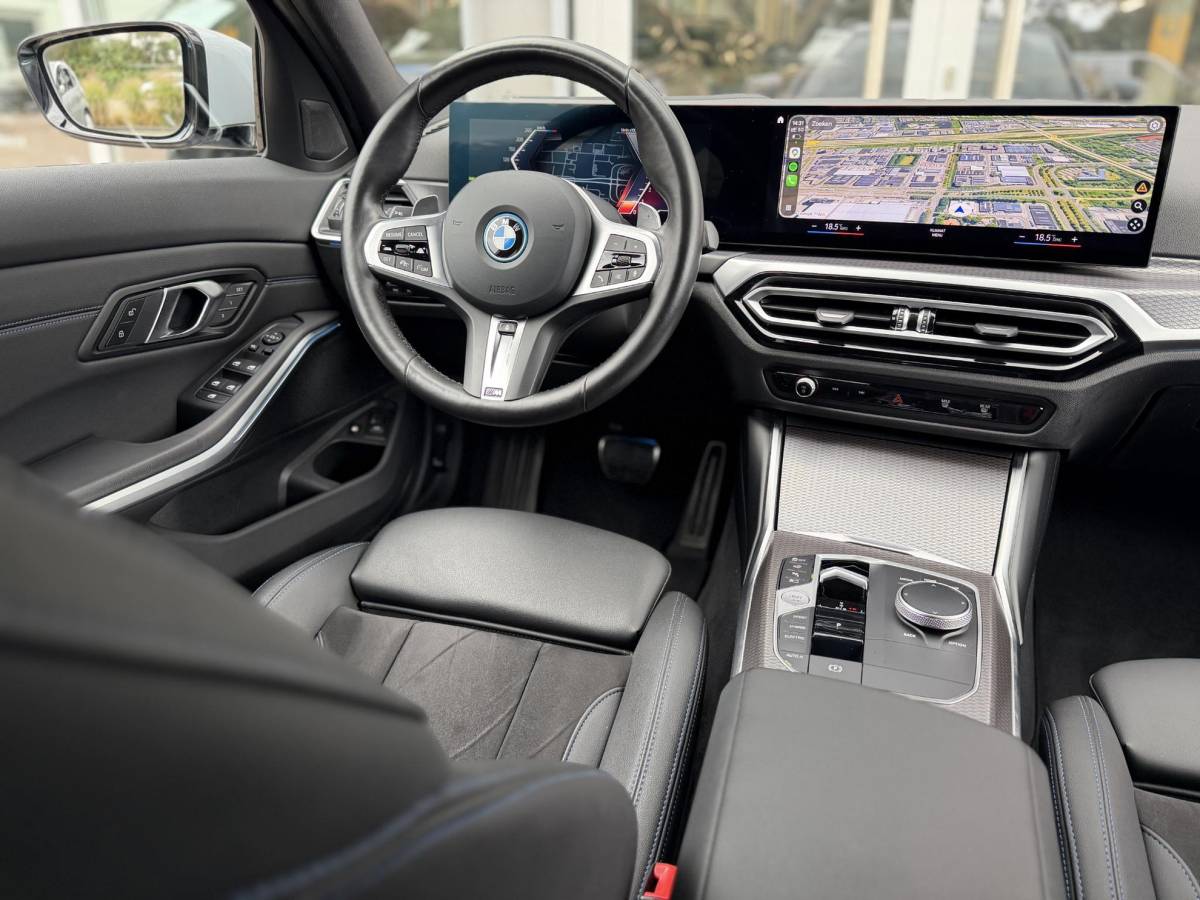 BMW 3 Serie BMW 3-serie Touring 330e xDrive M-Sport Pro |Pano|Driving Ass Prof|Innovation|360Cam|19″|