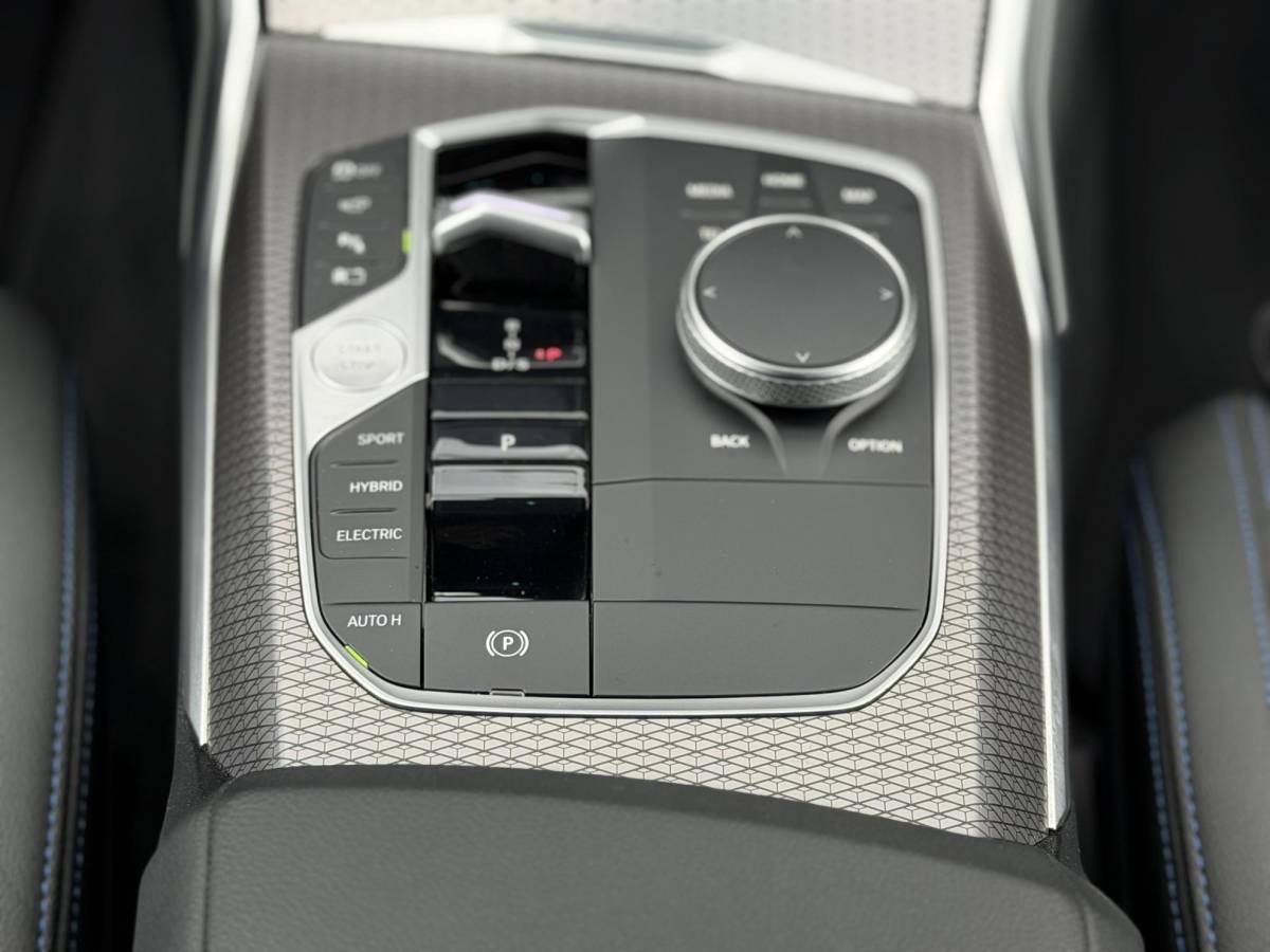 BMW 3 Serie BMW 3-serie Touring 330e xDrive M-Sport Pro |Pano|Driving Ass Prof|Innovation|360Cam|19″|