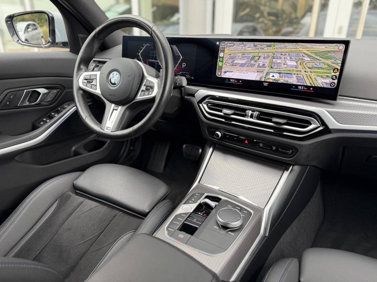 BMW 3 Serie BMW 3-serie Touring 330e xDrive M-Sport Pro |Pano|Driving Ass Prof|Innovation|360Cam|19″|
