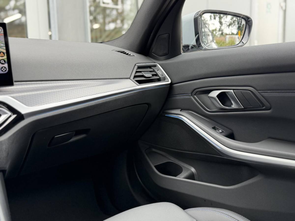 BMW 3 Serie BMW 3-serie Touring 330e xDrive M-Sport Pro |Pano|Driving Ass Prof|Innovation|360Cam|19″|