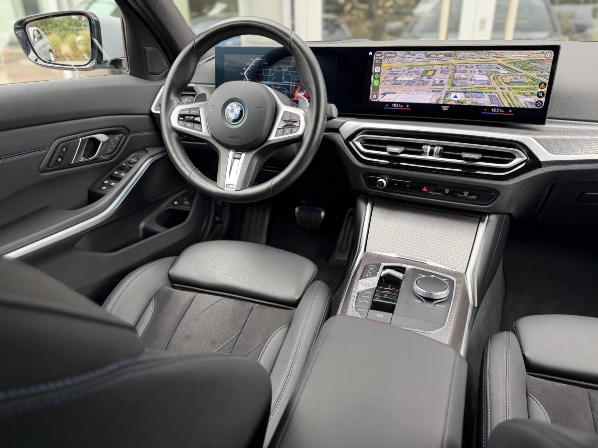 BMW 3 Serie BMW 3-serie Touring 330e xDrive M-Sport Pro |Pano|Driving Ass Prof|Innovation|360Cam|19″|