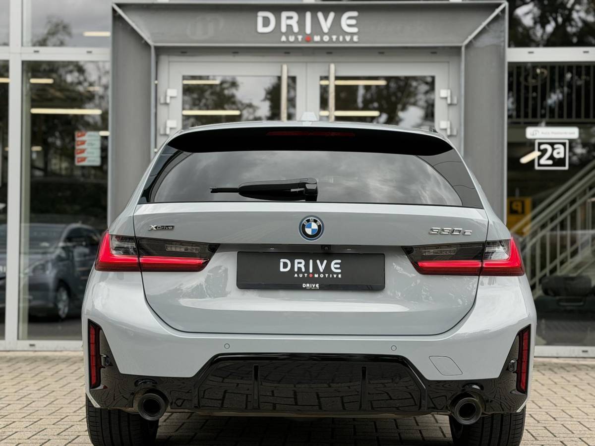 BMW 3 Serie BMW 3-serie Touring 330e xDrive M-Sport Pro |Pano|Driving Ass Prof|Innovation|360Cam|19″|