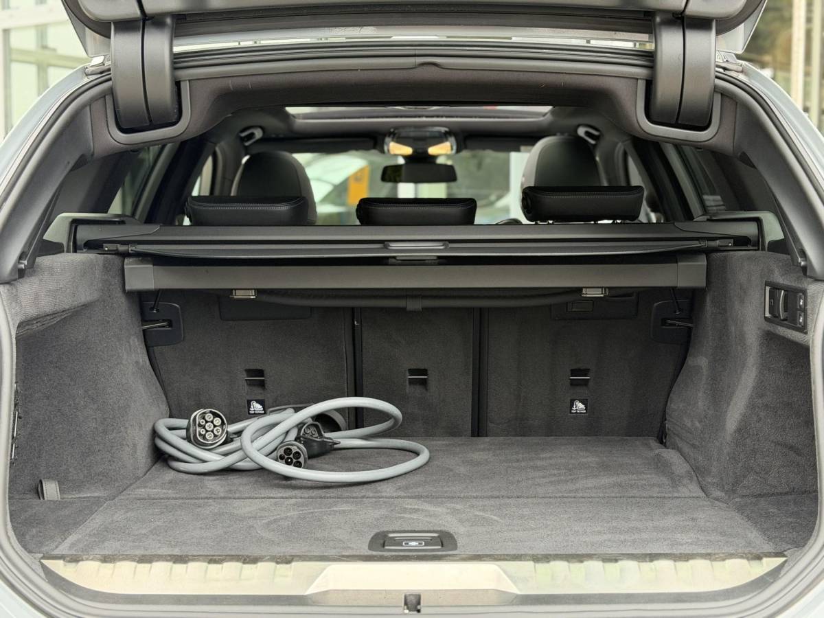 BMW 3 Serie BMW 3-serie Touring 330e xDrive M-Sport Pro |Pano|Driving Ass Prof|Innovation|360Cam|19″|