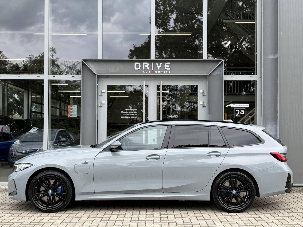 BMW 3 Serie BMW 3-serie Touring 330e xDrive M-Sport Pro |Pano|Driving Ass Prof|Innovation|360Cam|19″|