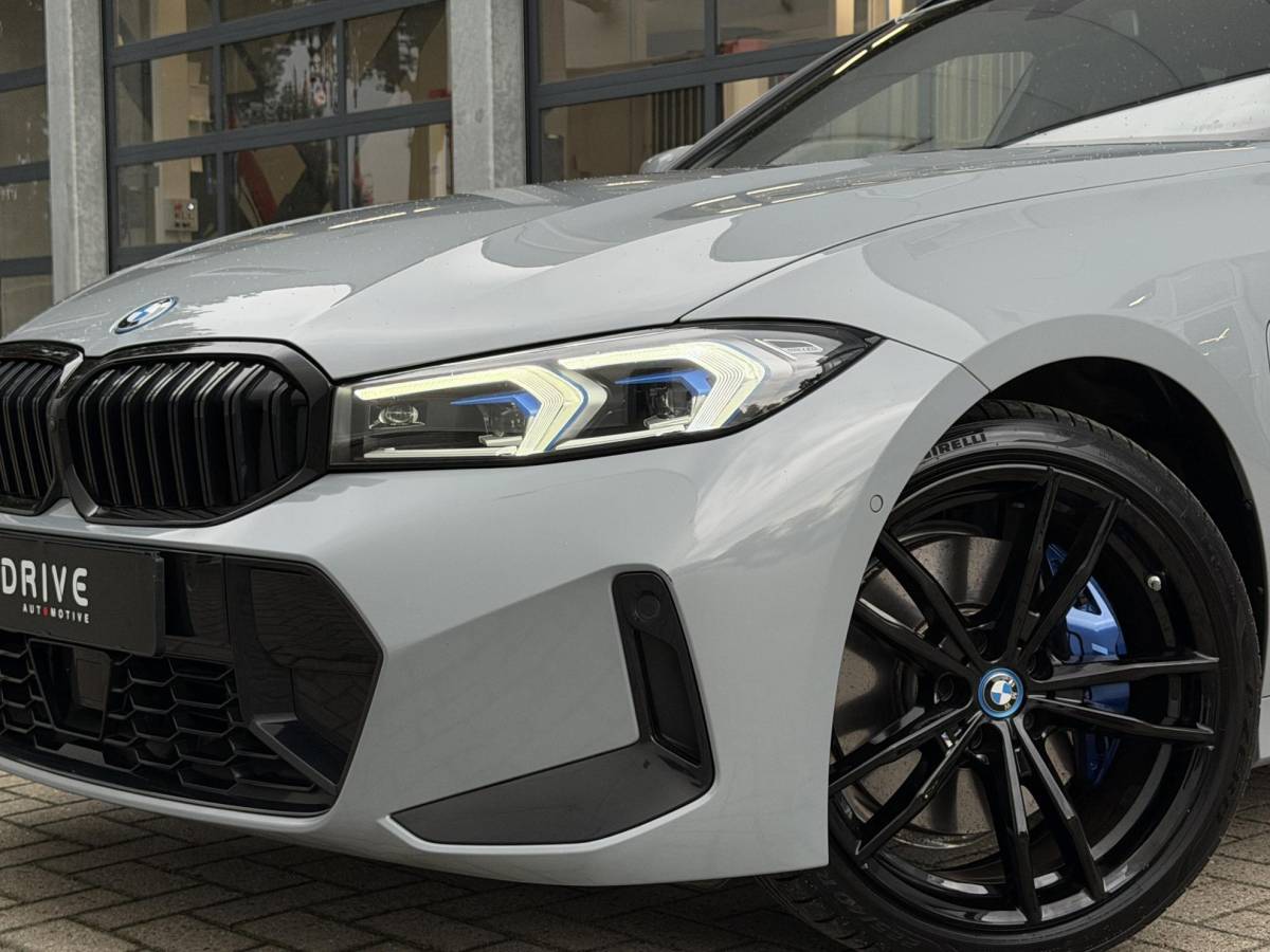 BMW 3 Serie BMW 3-serie Touring 330e xDrive M-Sport Pro |Pano|Driving Ass Prof|Innovation|360Cam|19″|