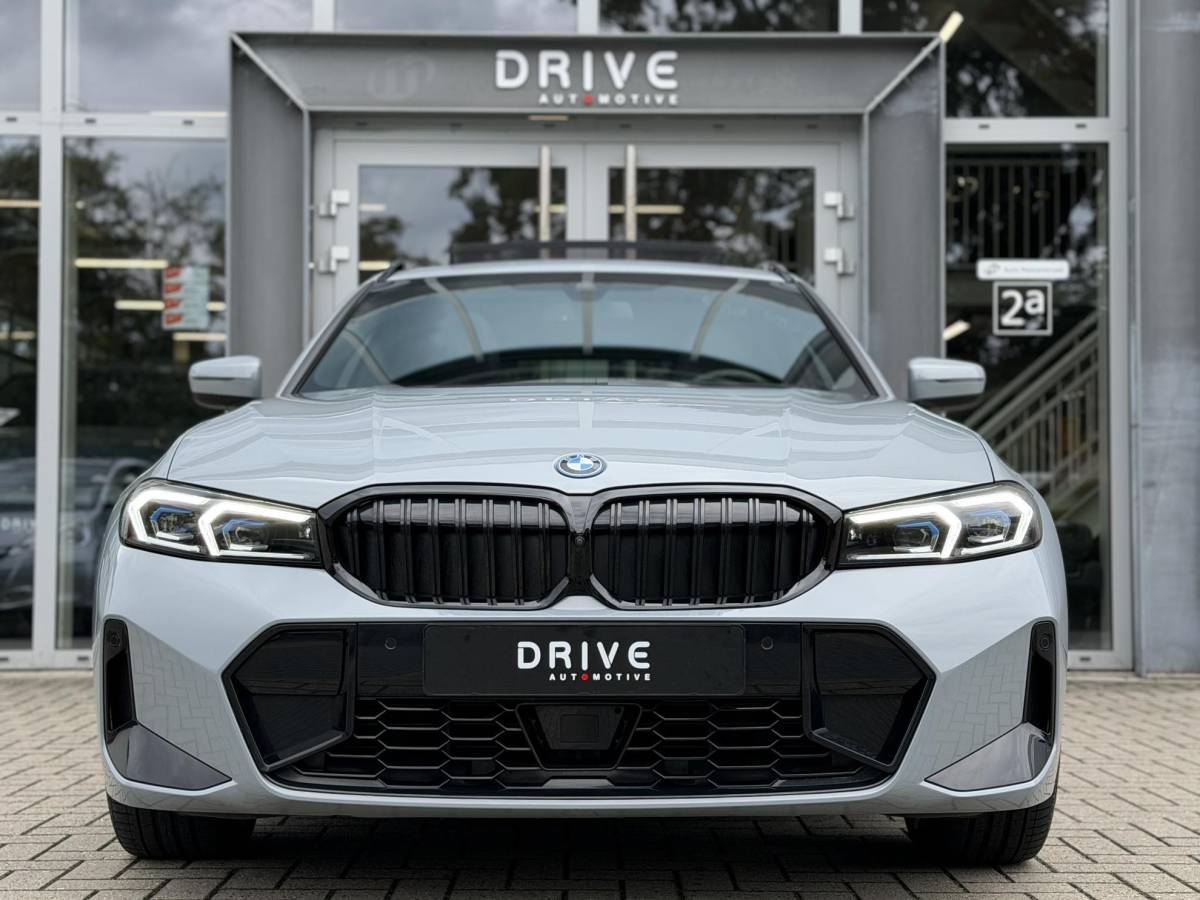 BMW 3 Serie BMW 3-serie Touring 330e xDrive M-Sport Pro |Pano|Driving Ass Prof|Innovation|360Cam|19″|