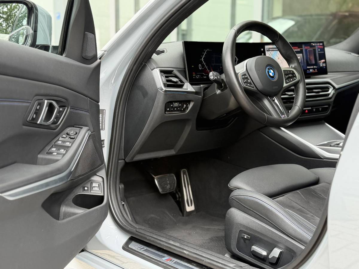 BMW 3 Serie BMW 3-serie Touring 330e xDrive M-Sport Pro |Pano|Driving Ass Prof|Innovation|360Cam|19″|