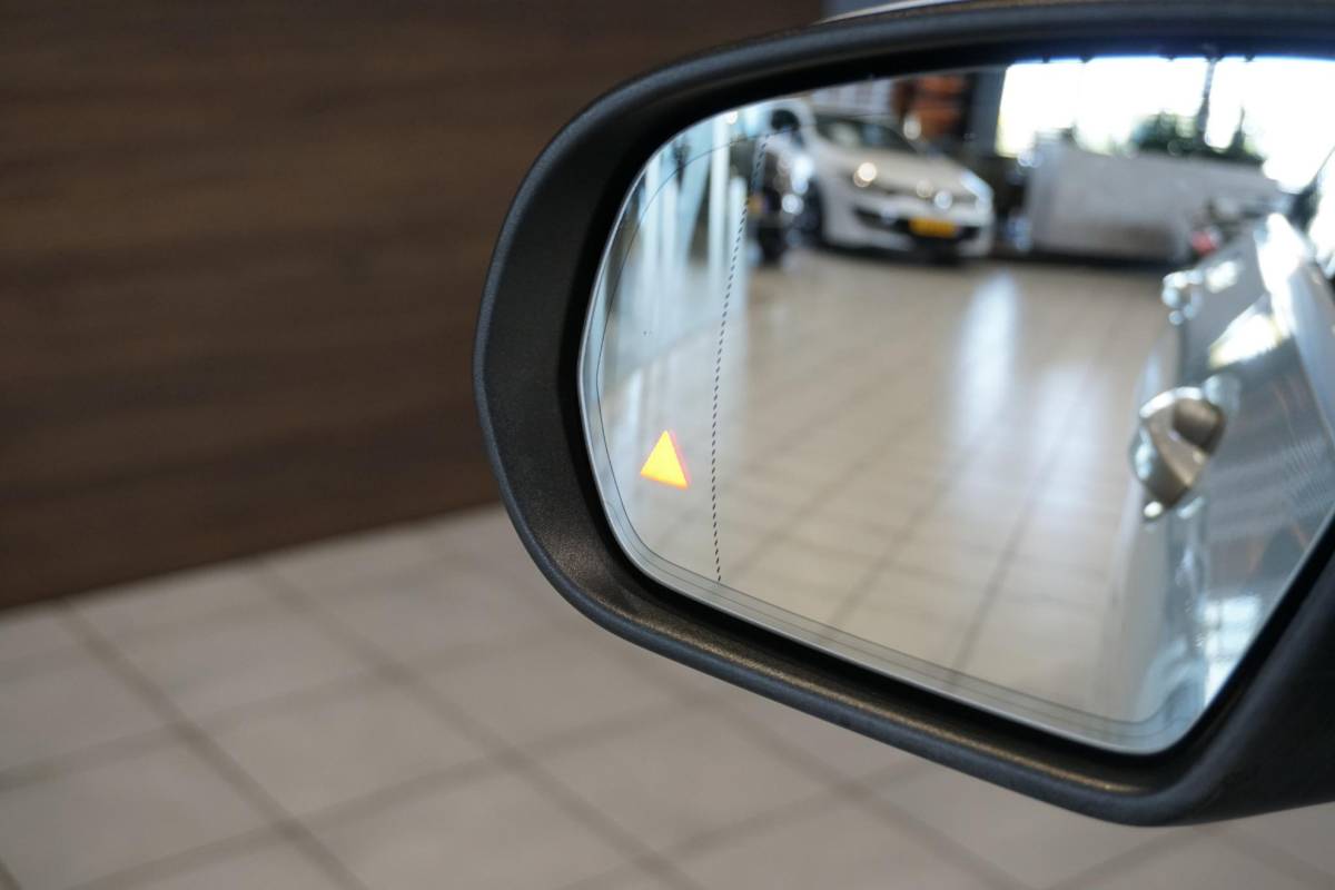 Mercedes-Benz C-Klasse Mercedes-Benz C-klasse Estate 180 Business Solution AMG + CAMERA / PANO / DODEHOEK / NAVI / LEDER