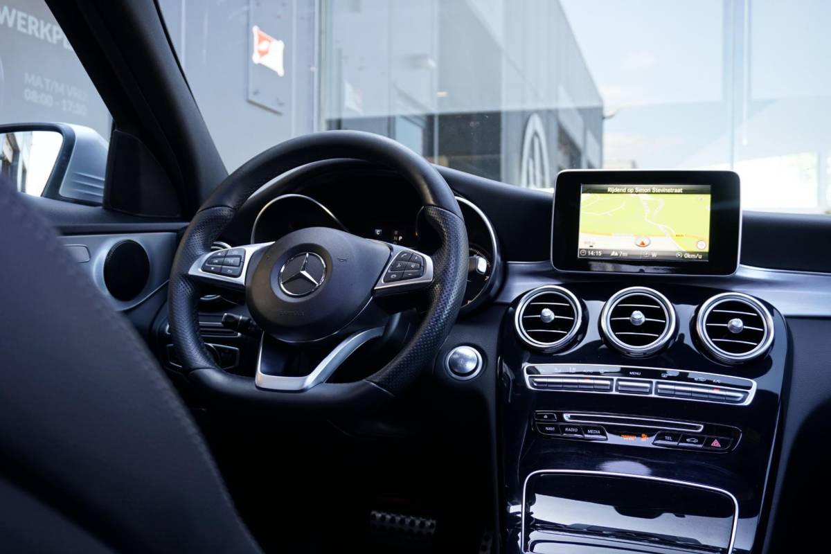 Mercedes-Benz C-Klasse Mercedes-Benz C-klasse Estate 180 Business Solution AMG + CAMERA / PANO / DODEHOEK / NAVI / LEDER