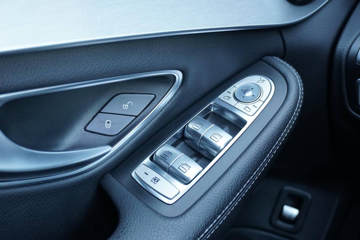 Mercedes-Benz C-Klasse Mercedes-Benz C-klasse Estate 180 Business Solution AMG + CAMERA / PANO / DODEHOEK / NAVI / LEDER