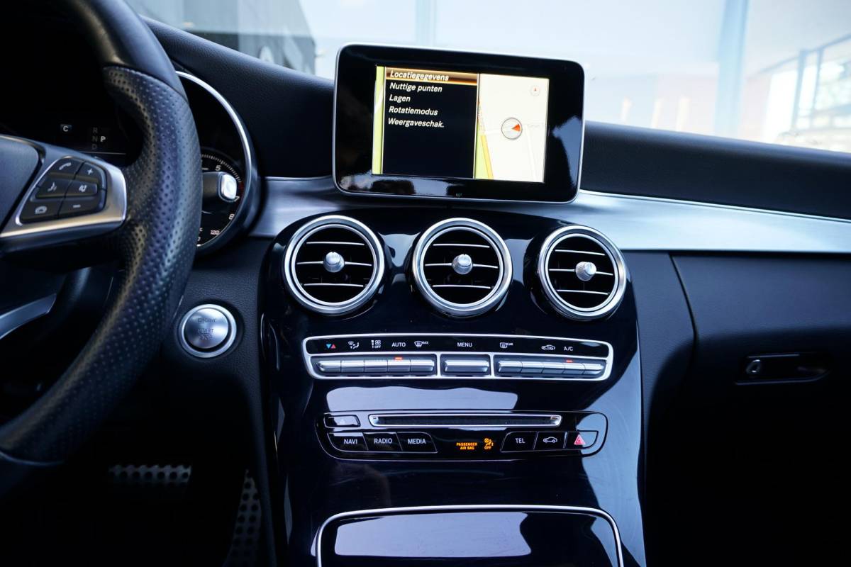 Mercedes-Benz C-Klasse Mercedes-Benz C-klasse Estate 180 Business Solution AMG + CAMERA / PANO / DODEHOEK / NAVI / LEDER