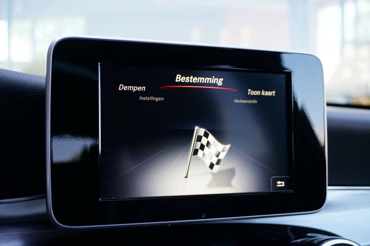 Mercedes-Benz C-Klasse Mercedes-Benz C-klasse Estate 180 Business Solution AMG + CAMERA / PANO / DODEHOEK / NAVI / LEDER