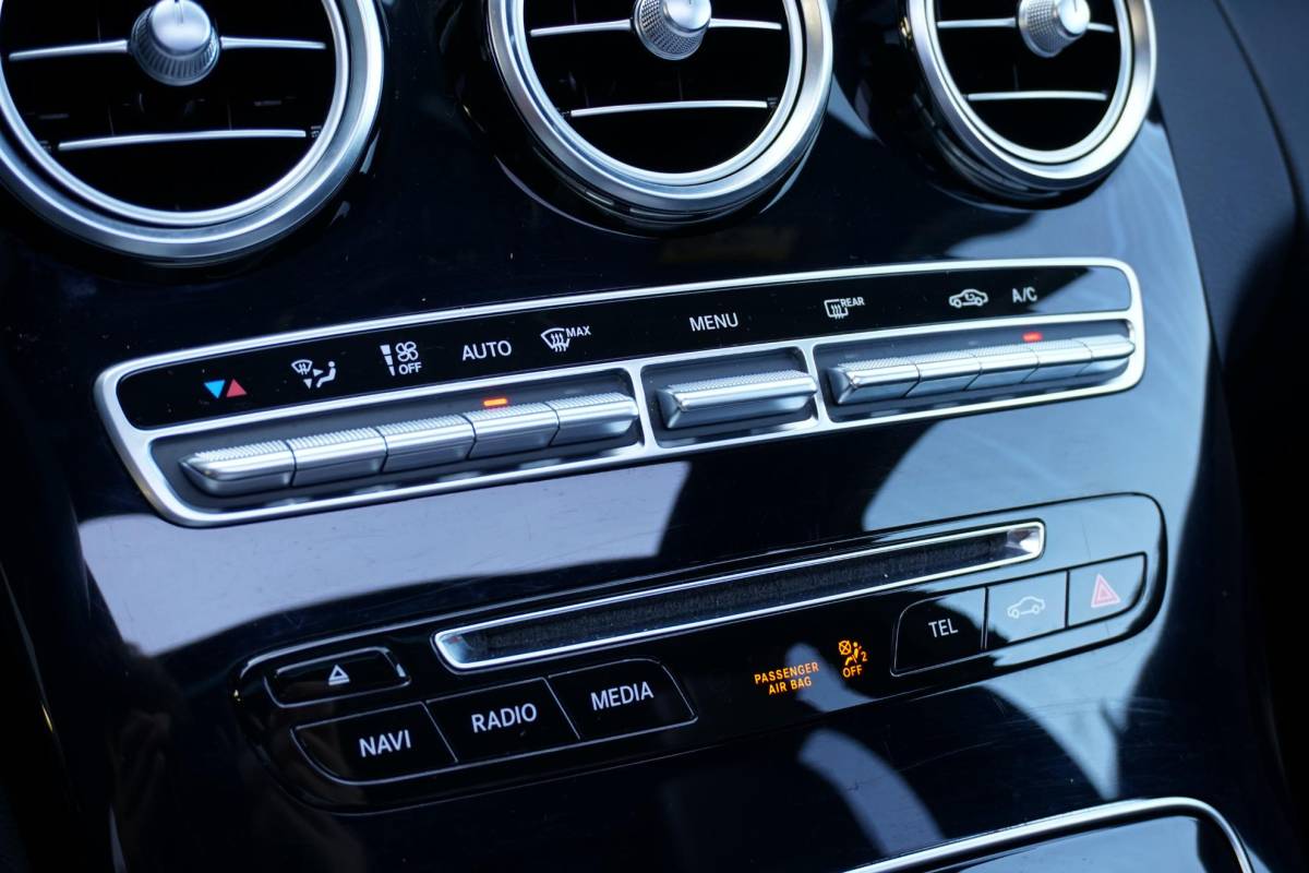 Mercedes-Benz C-Klasse Mercedes-Benz C-klasse Estate 180 Business Solution AMG + CAMERA / PANO / DODEHOEK / NAVI / LEDER