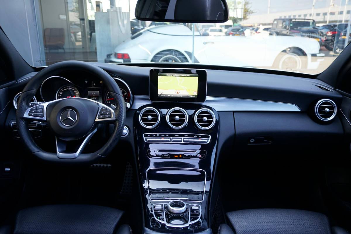 Mercedes-Benz C-Klasse Mercedes-Benz C-klasse Estate 180 Business Solution AMG + CAMERA / PANO / DODEHOEK / NAVI / LEDER
