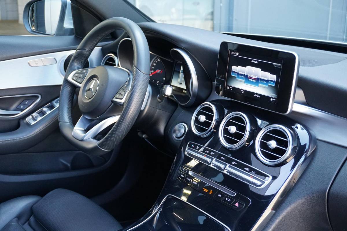 Mercedes-Benz C-Klasse Mercedes-Benz C-klasse Estate 180 Business Solution AMG + CAMERA / PANO / DODEHOEK / NAVI / LEDER