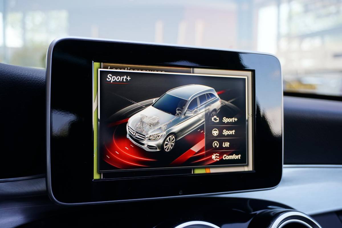 Mercedes-Benz C-Klasse Mercedes-Benz C-klasse Estate 180 Business Solution AMG + CAMERA / PANO / DODEHOEK / NAVI / LEDER