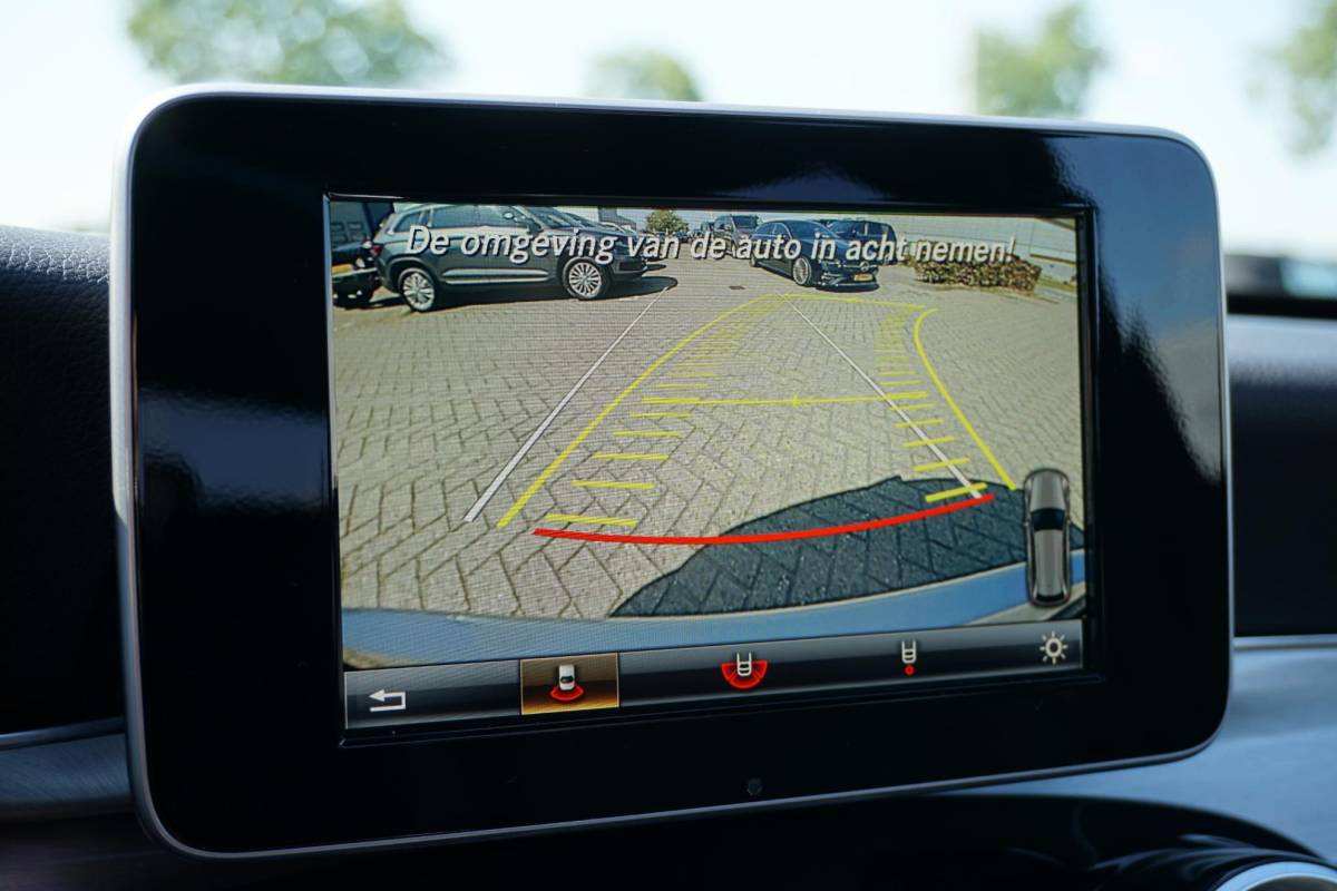Mercedes-Benz C-Klasse Mercedes-Benz C-klasse Estate 180 Business Solution AMG + CAMERA / PANO / DODEHOEK / NAVI / LEDER