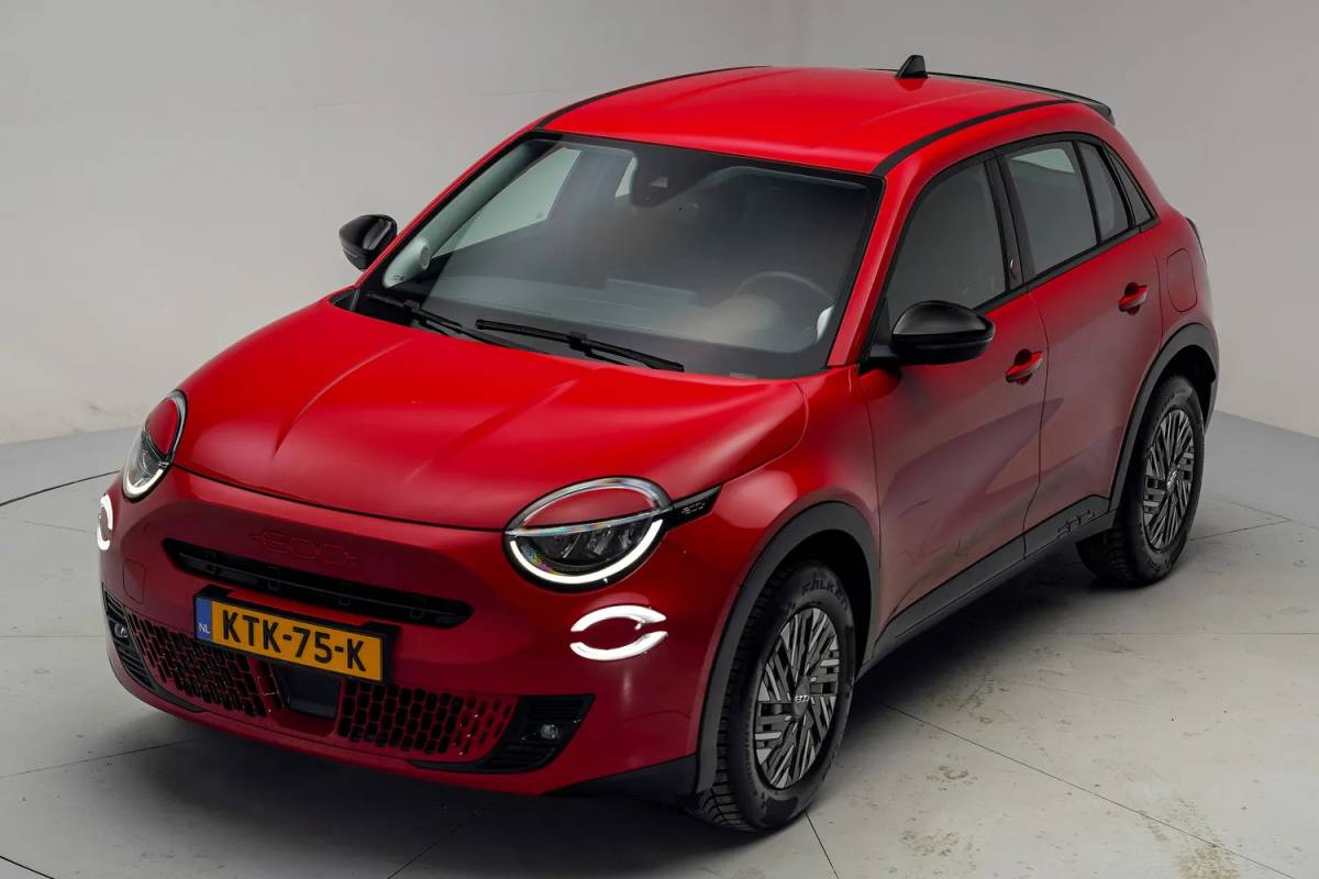 Fiat 600e Fiat 600e RED 54 kWh [ LED Apple/Android Climate Cruise ]