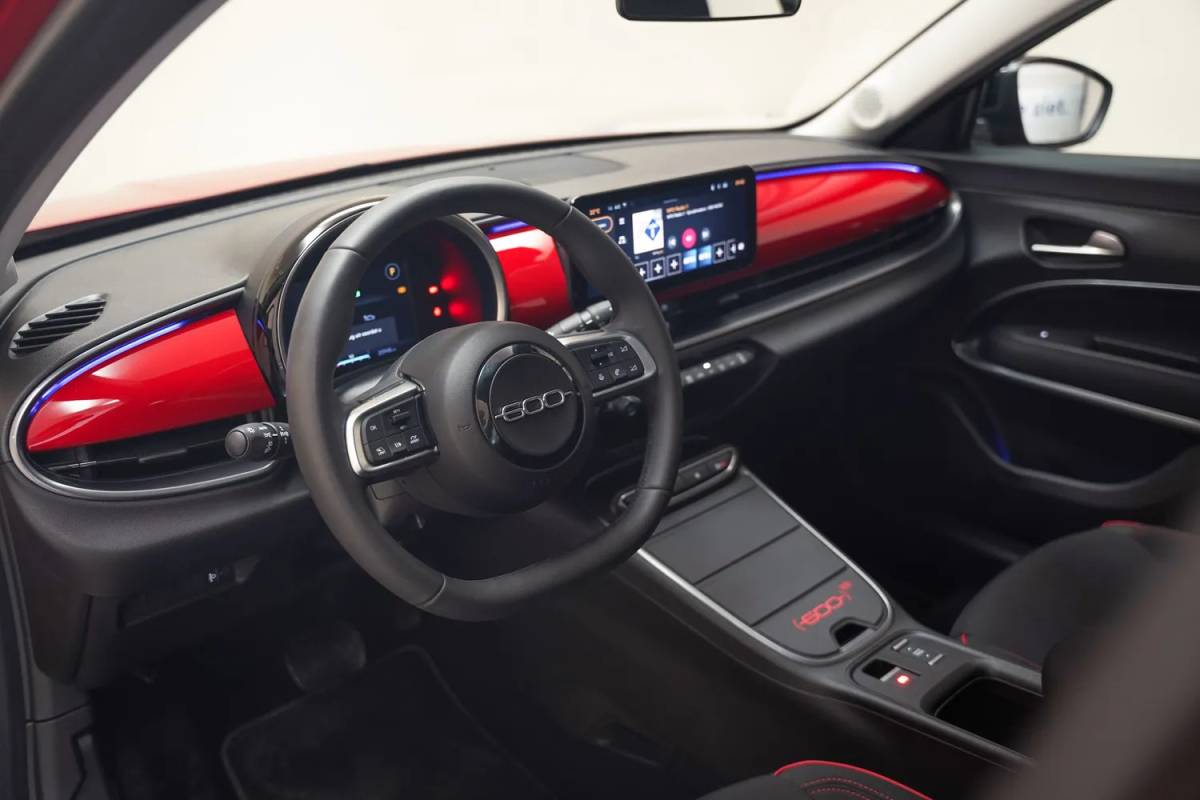 Fiat 600e Fiat 600e RED 54 kWh [ LED Apple/Android Climate Cruise ]