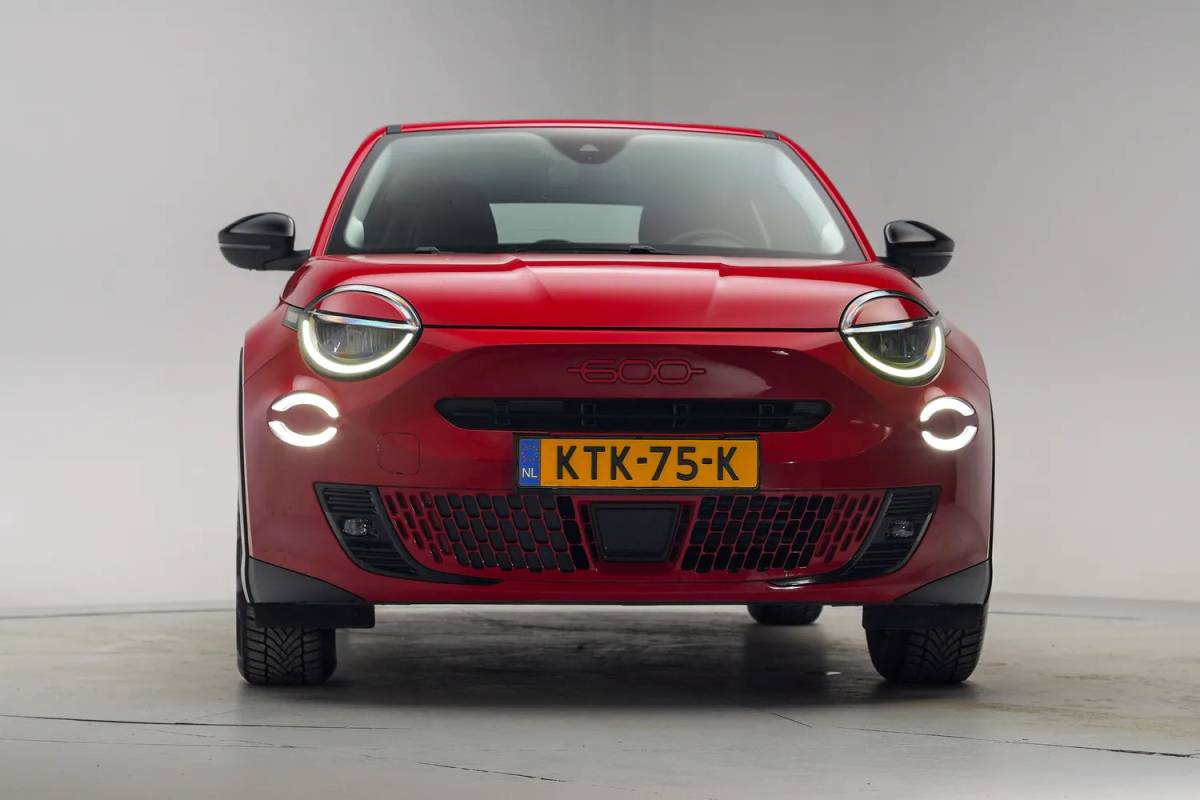 Fiat 600e Fiat 600e RED 54 kWh [ LED Apple/Android Climate Cruise ]