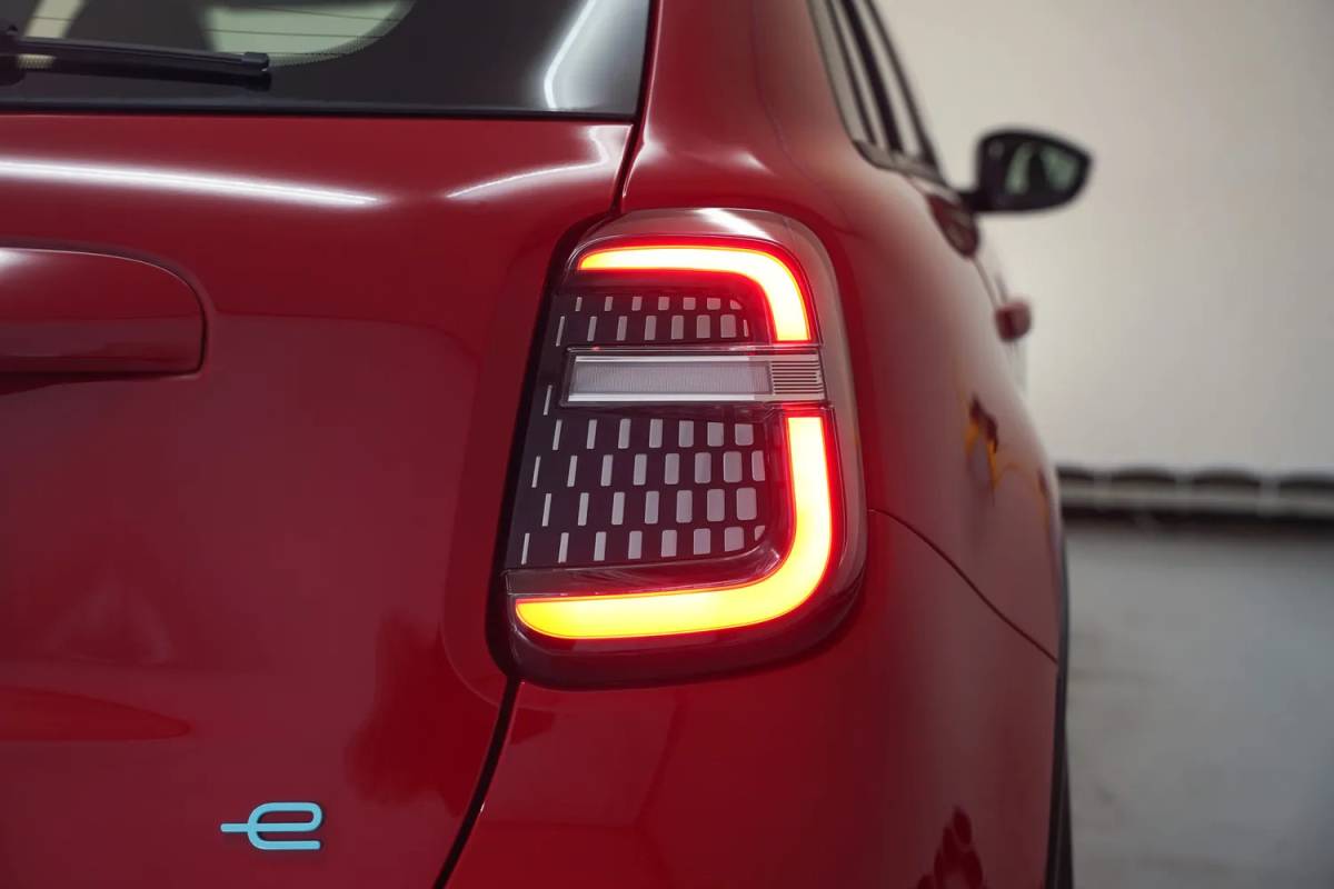 Fiat 600e Fiat 600e RED 54 kWh [ LED Apple/Android Climate Cruise ]