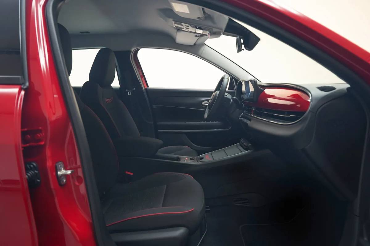 Fiat 600e Fiat 600e RED 54 kWh [ LED Apple/Android Climate Cruise ]