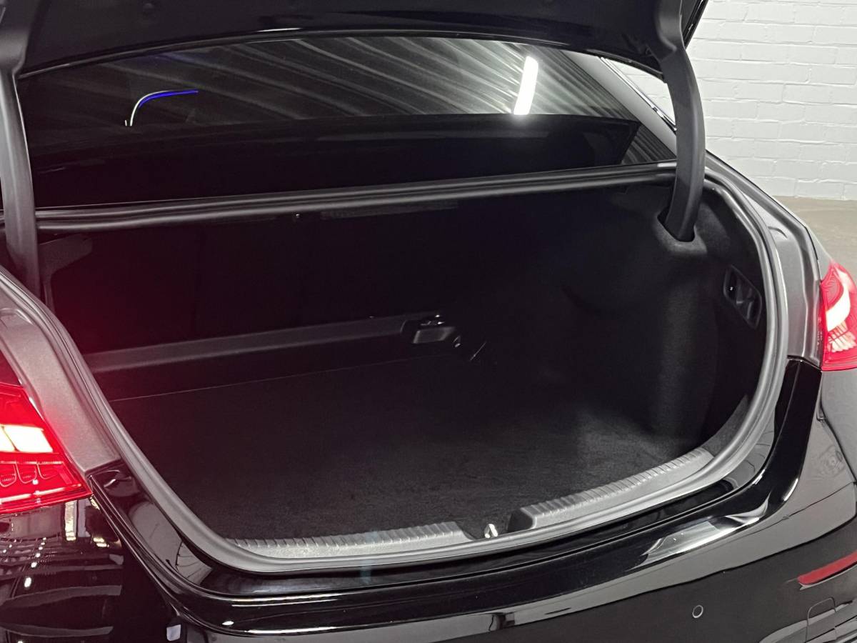 Mercedes-Benz C-Klasse Mercedes-Benz C-klasse 180 AMG Line Ambiente verlichting | Cruise control | Stoelverwarming | Achteruitrij camera | AMG wielen | Carplay | Dodehoek | Navigatie