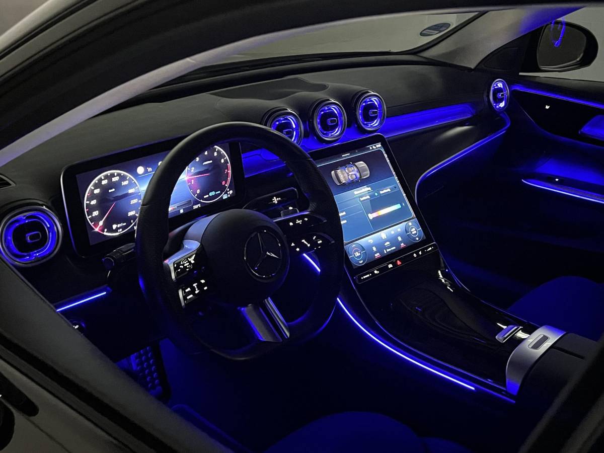 Mercedes-Benz C-Klasse Mercedes-Benz C-klasse 180 AMG Line Ambiente verlichting | Cruise control | Stoelverwarming | Achteruitrij camera | AMG wielen | Carplay | Dodehoek | Navigatie