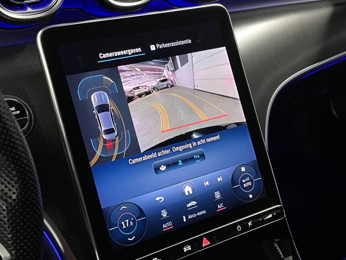 Mercedes-Benz C-Klasse Mercedes-Benz C-klasse 180 AMG Line Ambiente verlichting | Cruise control | Stoelverwarming | Achteruitrij camera | AMG wielen | Carplay | Dodehoek | Navigatie