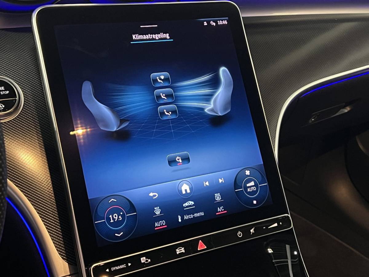 Mercedes-Benz C-Klasse Mercedes-Benz C-klasse 180 AMG Line Ambiente verlichting | Cruise control | Stoelverwarming | Achteruitrij camera | AMG wielen | Carplay | Dodehoek | Navigatie