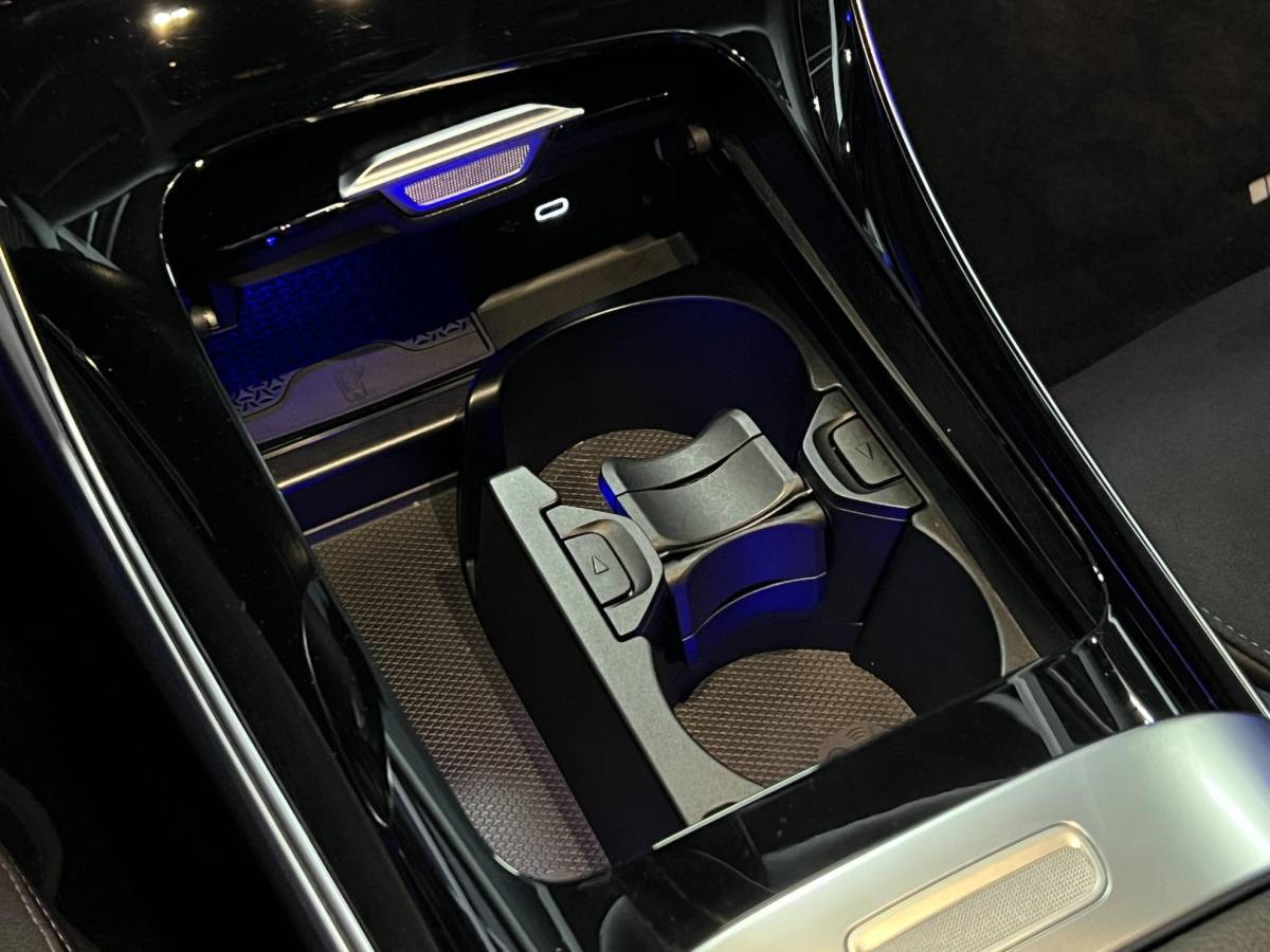 Mercedes-Benz C-Klasse Mercedes-Benz C-klasse 180 AMG Line Ambiente verlichting | Cruise control | Stoelverwarming | Achteruitrij camera | AMG wielen | Carplay | Dodehoek | Navigatie