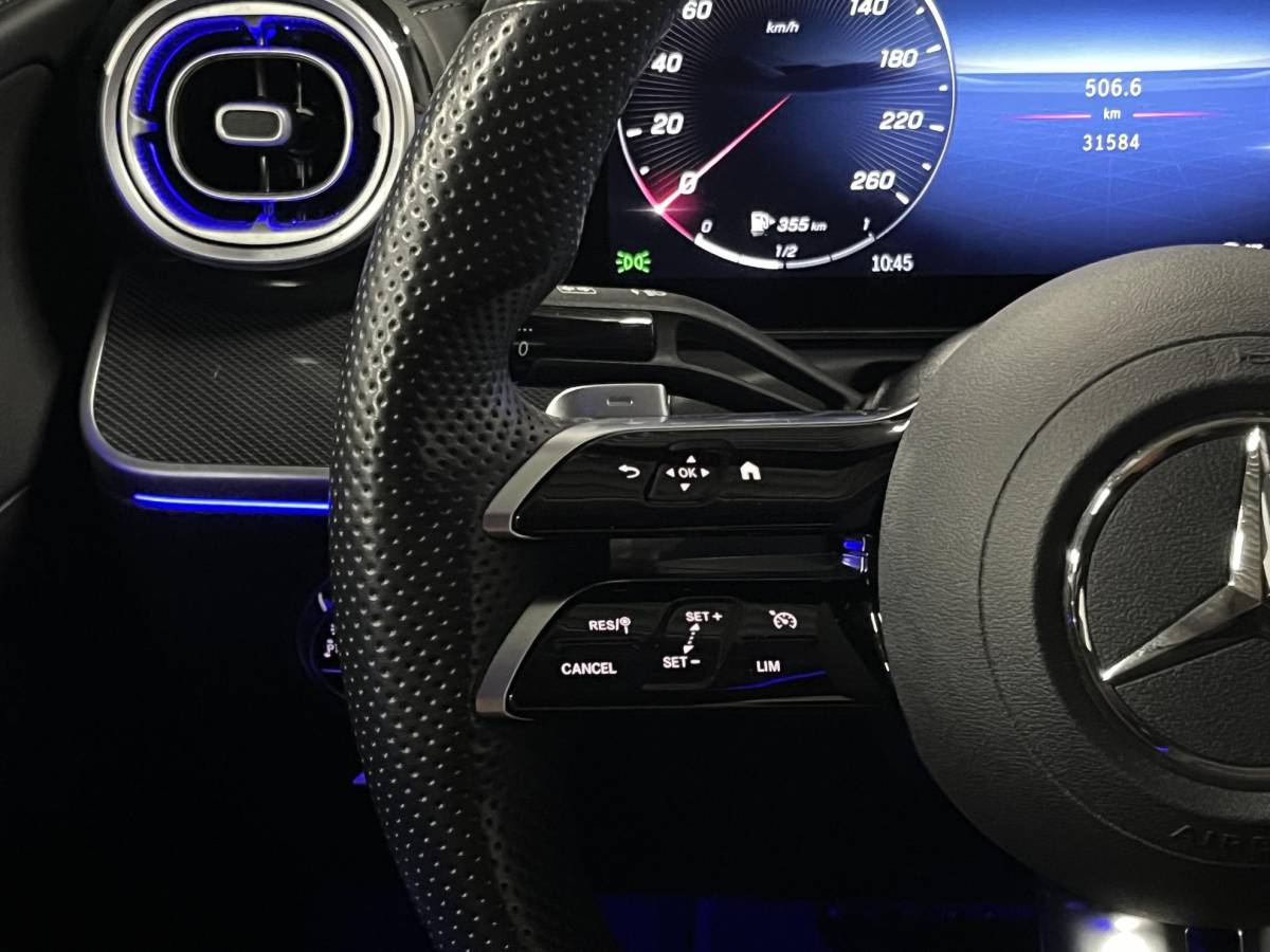 Mercedes-Benz C-Klasse Mercedes-Benz C-klasse 180 AMG Line Ambiente verlichting | Cruise control | Stoelverwarming | Achteruitrij camera | AMG wielen | Carplay | Dodehoek | Navigatie