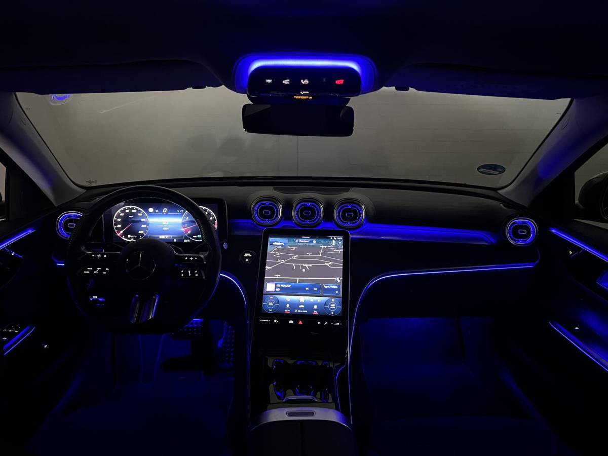 Mercedes-Benz C-Klasse Mercedes-Benz C-klasse 180 AMG Line Ambiente verlichting | Cruise control | Stoelverwarming | Achteruitrij camera | AMG wielen | Carplay | Dodehoek | Navigatie