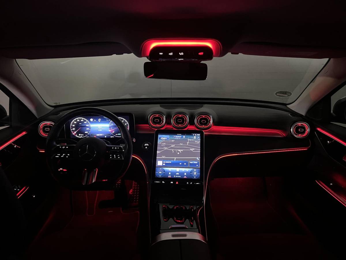 Mercedes-Benz C-Klasse Mercedes-Benz C-klasse 180 AMG Line Ambiente verlichting | Cruise control | Stoelverwarming | Achteruitrij camera | AMG wielen | Carplay | Dodehoek | Navigatie