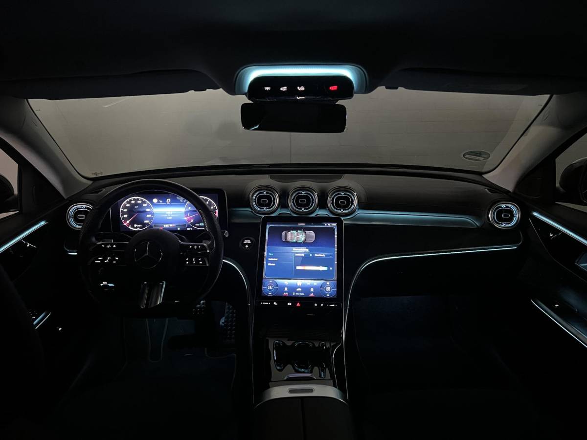 Mercedes-Benz C-Klasse Mercedes-Benz C-klasse 180 AMG Line Ambiente verlichting | Cruise control | Stoelverwarming | Achteruitrij camera | AMG wielen | Carplay | Dodehoek | Navigatie