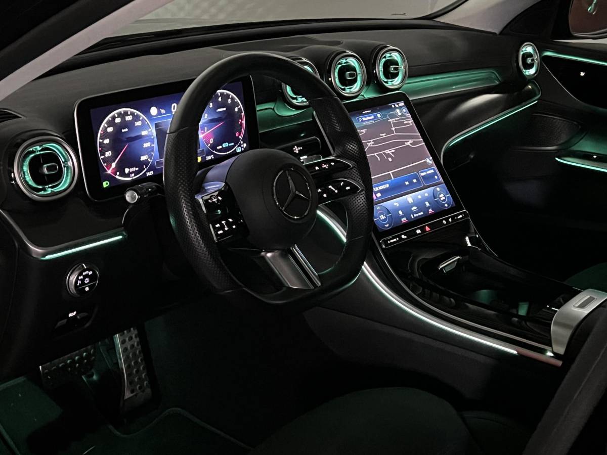 Mercedes-Benz C-Klasse Mercedes-Benz C-klasse 180 AMG Line Ambiente verlichting | Cruise control | Stoelverwarming | Achteruitrij camera | AMG wielen | Carplay | Dodehoek | Navigatie