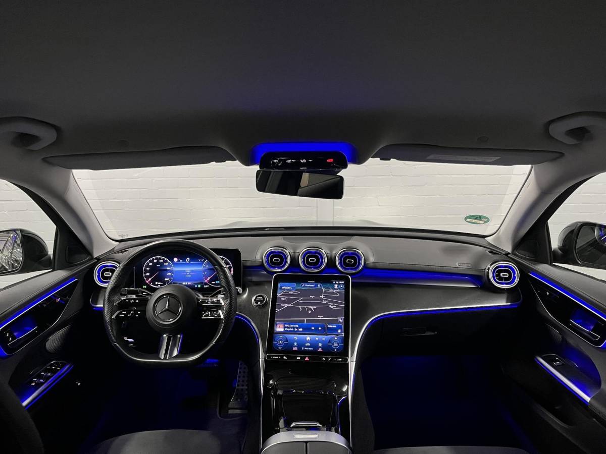Mercedes-Benz C-Klasse Mercedes-Benz C-klasse 180 AMG Line Ambiente verlichting | Cruise control | Stoelverwarming | Achteruitrij camera | AMG wielen | Carplay | Dodehoek | Navigatie
