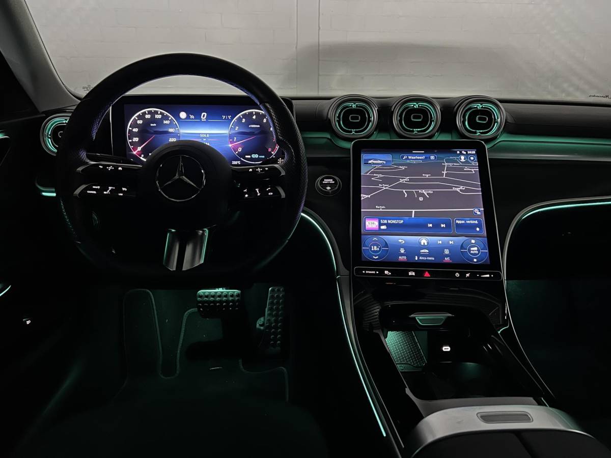 Mercedes-Benz C-Klasse Mercedes-Benz C-klasse 180 AMG Line Ambiente verlichting | Cruise control | Stoelverwarming | Achteruitrij camera | AMG wielen | Carplay | Dodehoek | Navigatie