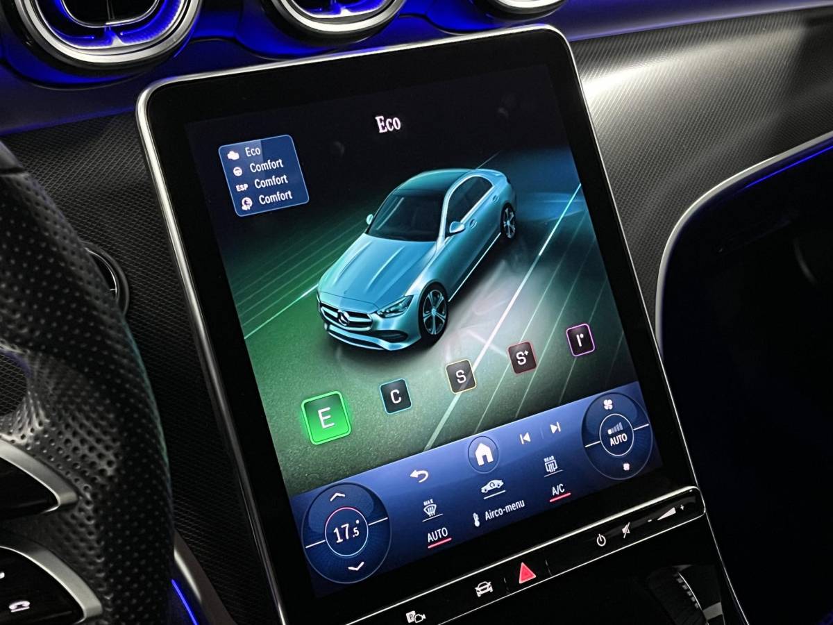 Mercedes-Benz C-Klasse Mercedes-Benz C-klasse 180 AMG Line Ambiente verlichting | Cruise control | Stoelverwarming | Achteruitrij camera | AMG wielen | Carplay | Dodehoek | Navigatie