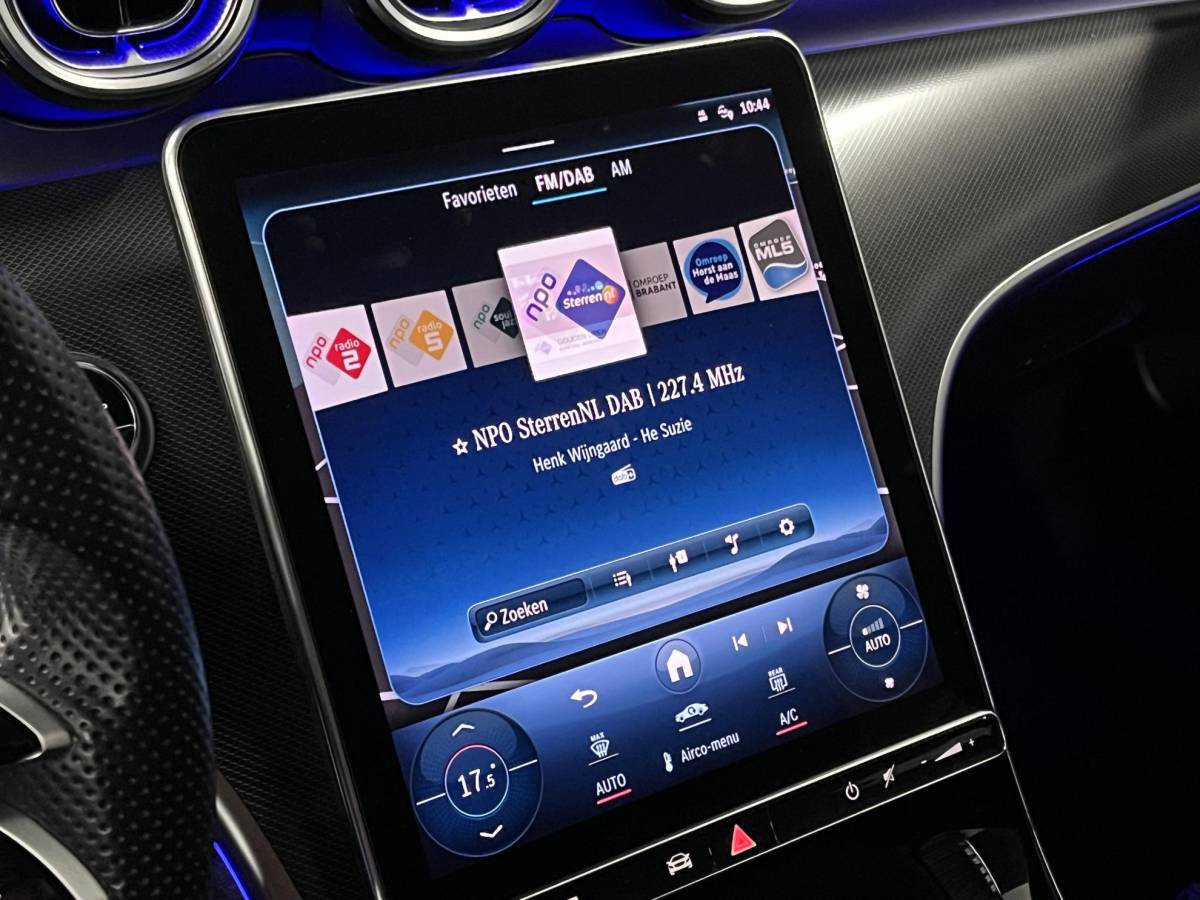 Mercedes-Benz C-Klasse Mercedes-Benz C-klasse 180 AMG Line Ambiente verlichting | Cruise control | Stoelverwarming | Achteruitrij camera | AMG wielen | Carplay | Dodehoek | Navigatie