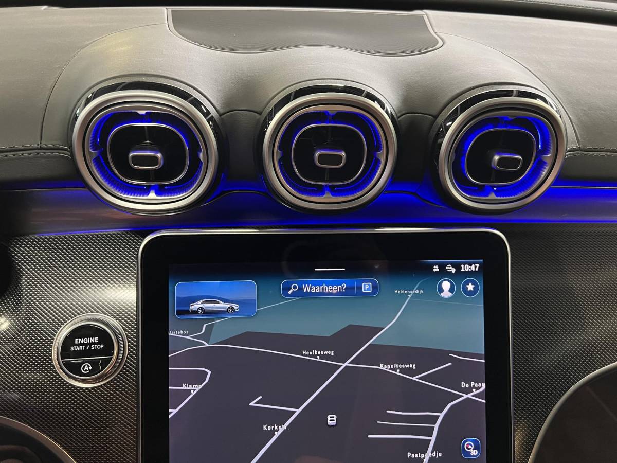 Mercedes-Benz C-Klasse Mercedes-Benz C-klasse 180 AMG Line Ambiente verlichting | Cruise control | Stoelverwarming | Achteruitrij camera | AMG wielen | Carplay | Dodehoek | Navigatie