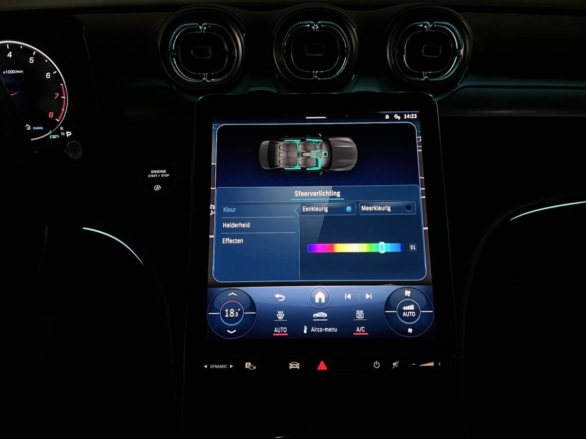Mercedes-Benz C-Klasse Mercedes-Benz C-klasse 180 AMG Line Ambiente verlichting | Cruise control | Stoelverwarming | Achteruitrij camera | AMG wielen | Carplay | Dodehoek | Navigatie