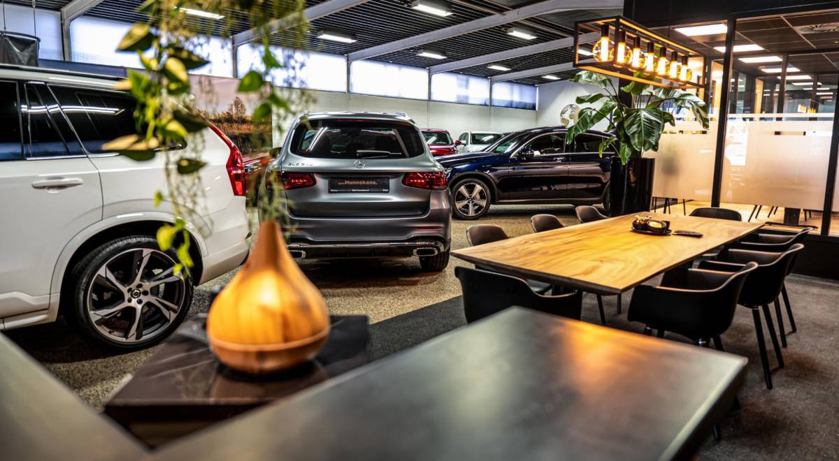 Mercedes-Benz C-Klasse Mercedes-Benz C-klasse 180 AMG Line Ambiente verlichting | Cruise control | Stoelverwarming | Achteruitrij camera | AMG wielen | Carplay | Dodehoek | Navigatie