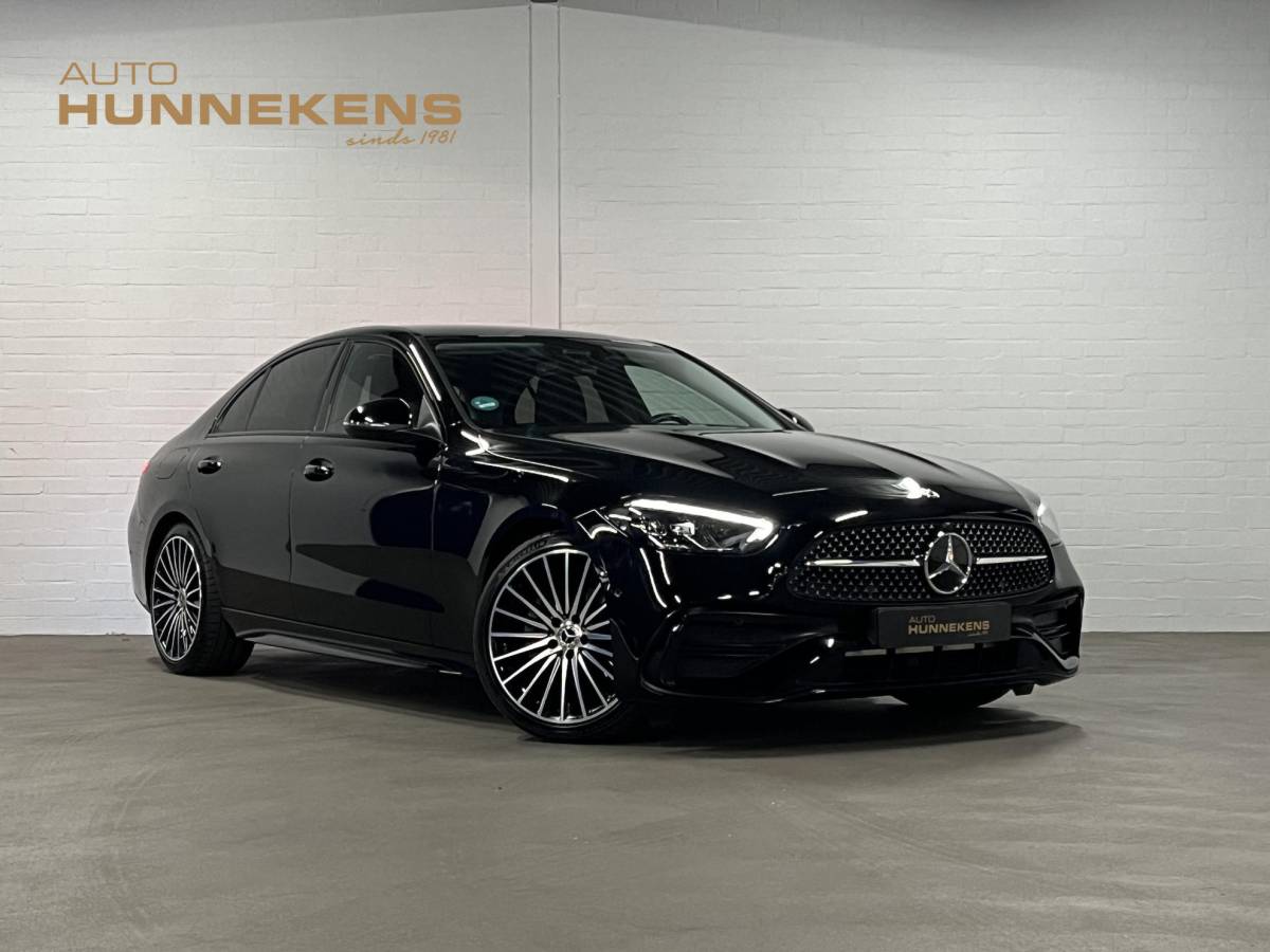 Mercedes-Benz C-Klasse Mercedes-Benz C-klasse 180 AMG Line Ambiente verlichting | Cruise control | Stoelverwarming | Achteruitrij camera | AMG wielen | Carplay | Dodehoek | Navigatie