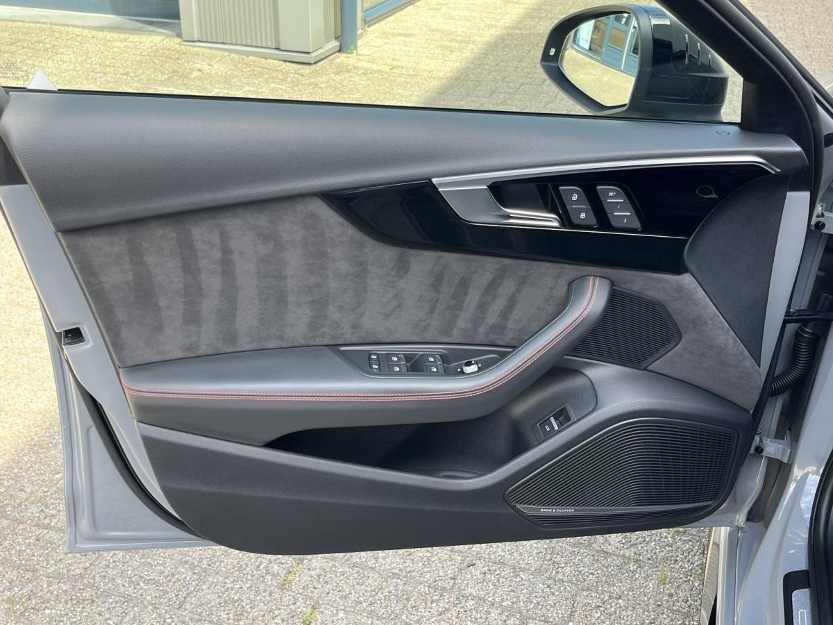 Audi RS4 Audi RS4 Avant 2.9 TFSI RS 4 quattro | NL Auto/Voll.Historie/Pano.Dak/Head-Up/Bang&Olufsen/Navi/Sportdiffertentieel/Elektr.Wegklapbare Trekhaak