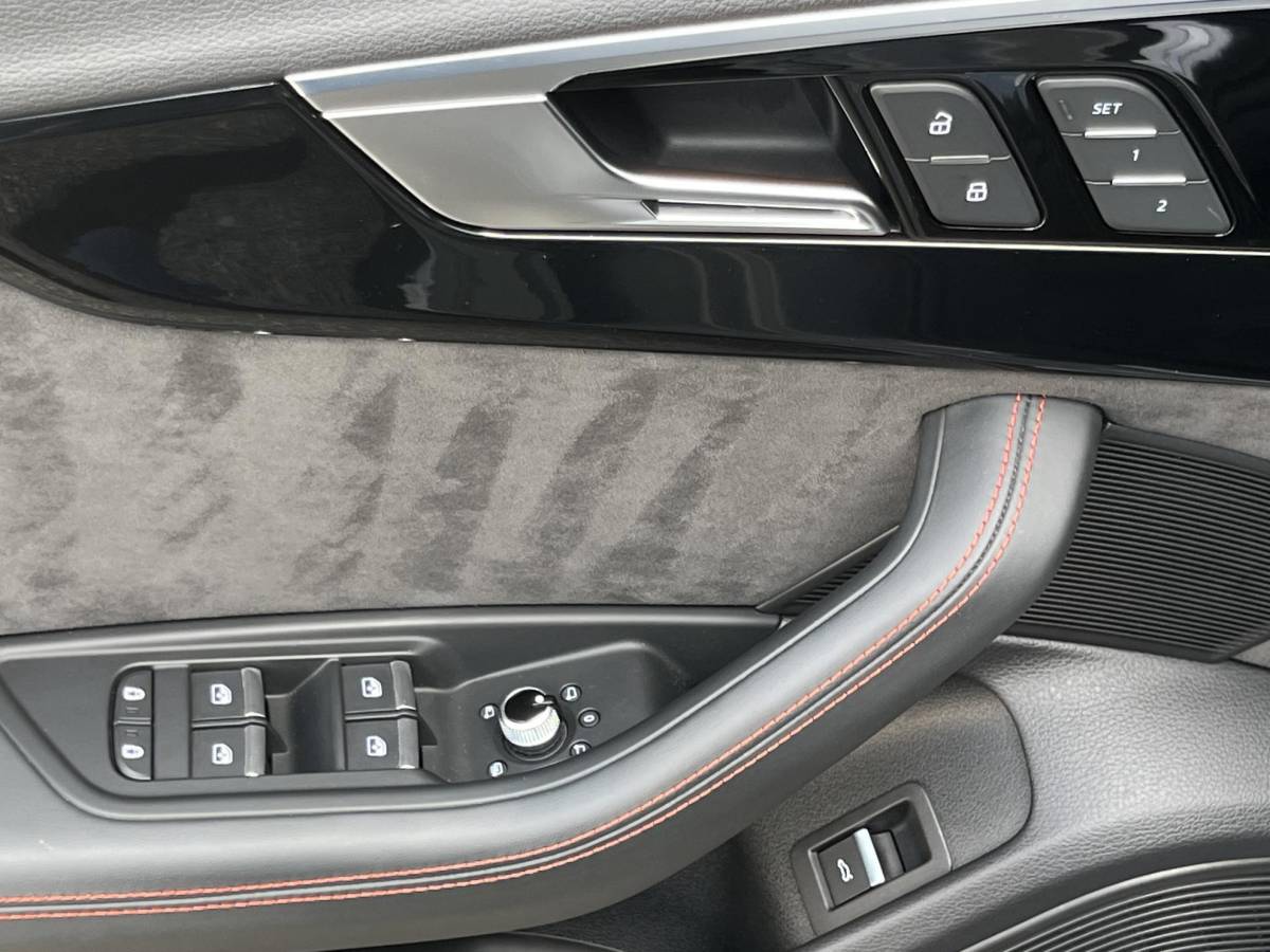 Audi RS4 Audi RS4 Avant 2.9 TFSI RS 4 quattro | NL Auto/Voll.Historie/Pano.Dak/Head-Up/Bang&Olufsen/Navi/Sportdiffertentieel/Elektr.Wegklapbare Trekhaak