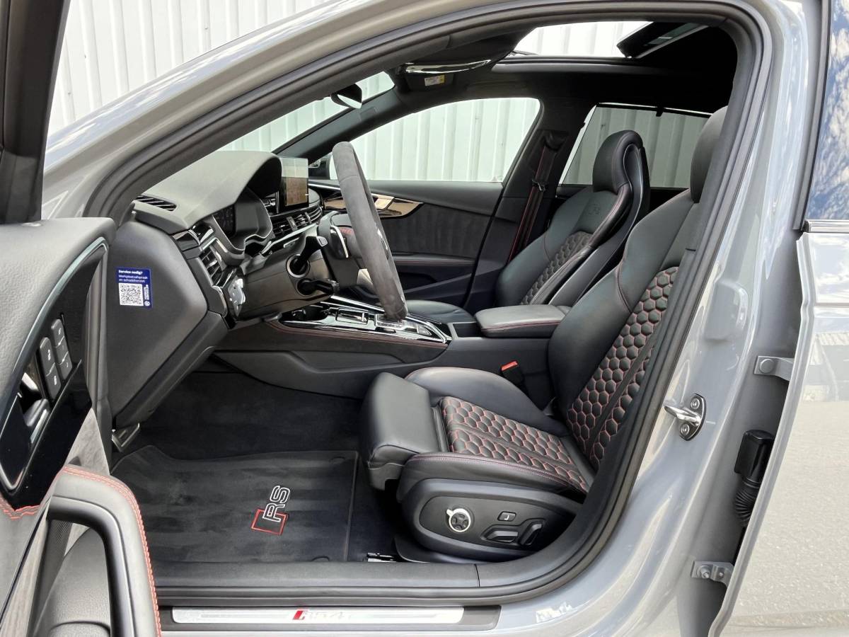 Audi RS4 Audi RS4 Avant 2.9 TFSI RS 4 quattro | NL Auto/Voll.Historie/Pano.Dak/Head-Up/Bang&Olufsen/Navi/Sportdiffertentieel/Elektr.Wegklapbare Trekhaak