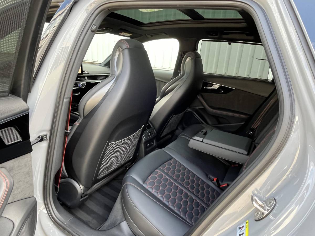 Audi RS4 Audi RS4 Avant 2.9 TFSI RS 4 quattro | NL Auto/Voll.Historie/Pano.Dak/Head-Up/Bang&Olufsen/Navi/Sportdiffertentieel/Elektr.Wegklapbare Trekhaak
