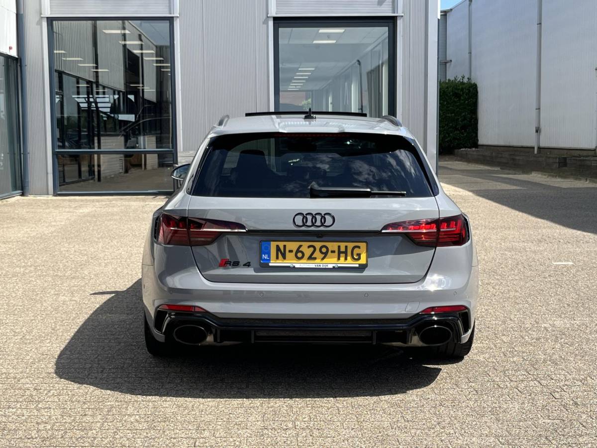 Audi RS4 Audi RS4 Avant 2.9 TFSI RS 4 quattro | NL Auto/Voll.Historie/Pano.Dak/Head-Up/Bang&Olufsen/Navi/Sportdiffertentieel/Elektr.Wegklapbare Trekhaak