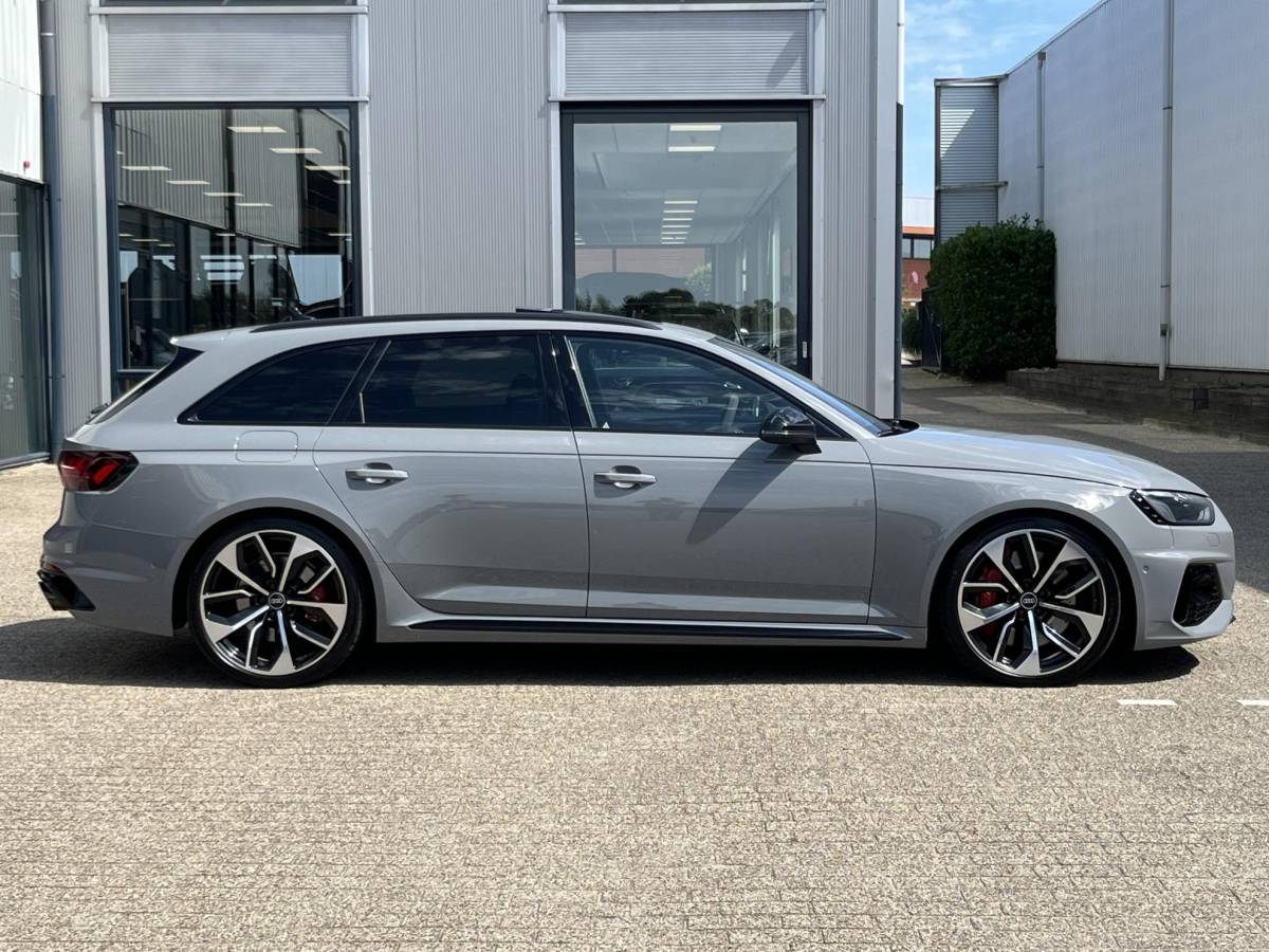 Audi RS4 Audi RS4 Avant 2.9 TFSI RS 4 quattro | NL Auto/Voll.Historie/Pano.Dak/Head-Up/Bang&Olufsen/Navi/Sportdiffertentieel/Elektr.Wegklapbare Trekhaak